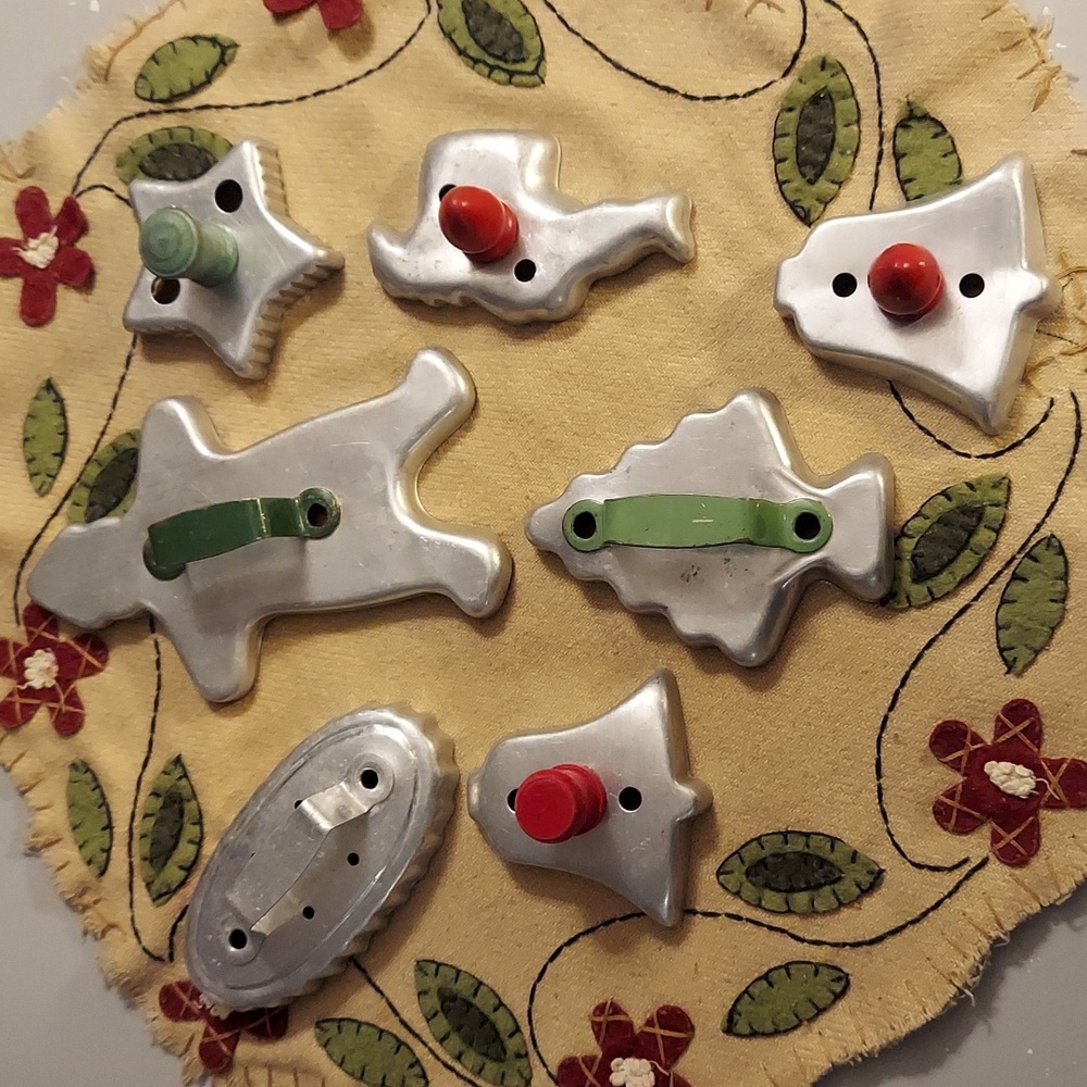 ❤️ Bundle of 7 Vintage 1930s - 1960s Cookie Cutters